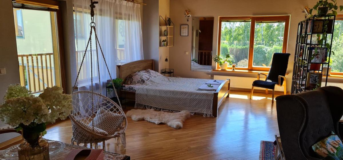 Spacious house with indoor pool & sauna. - Housity