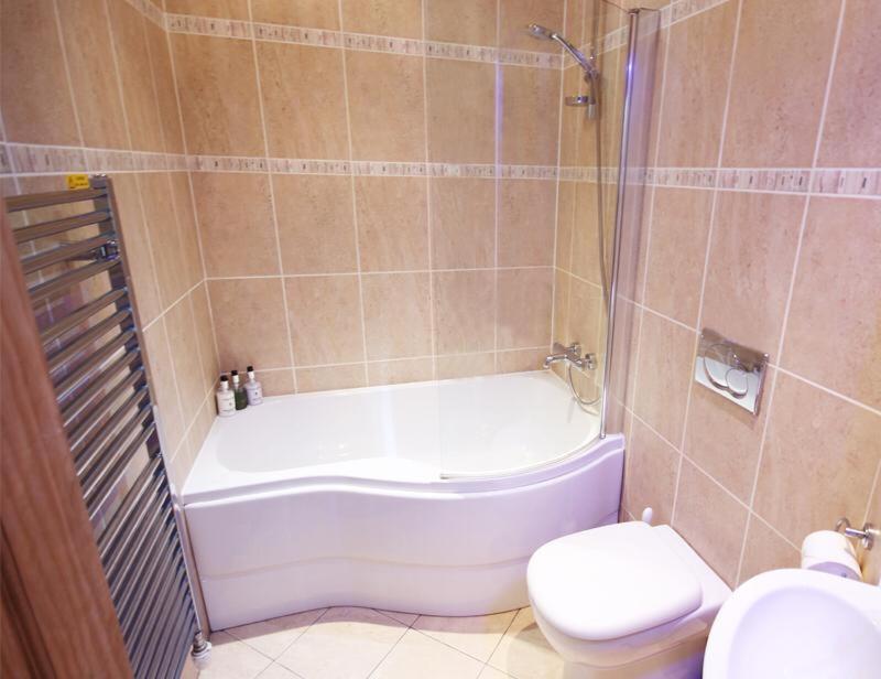 Fernydale Farm Bed & Breakfast - Housity