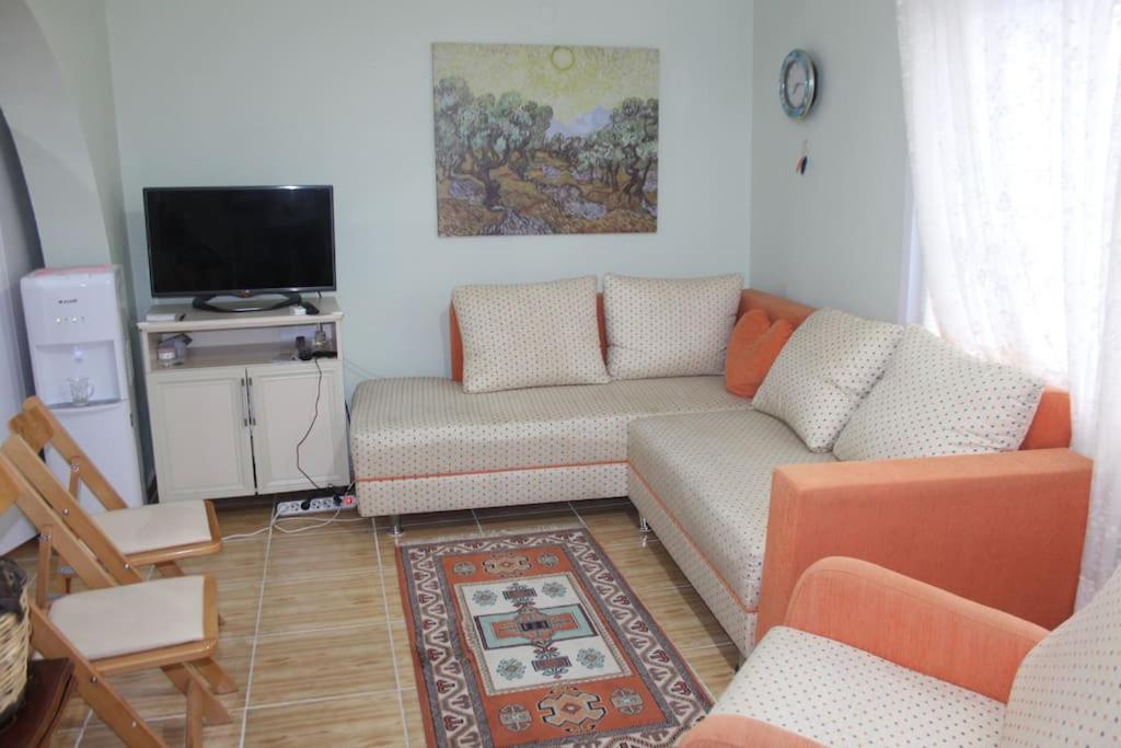 3 Bedroom Villa Ten Minutes Walking to the Beach - Housity