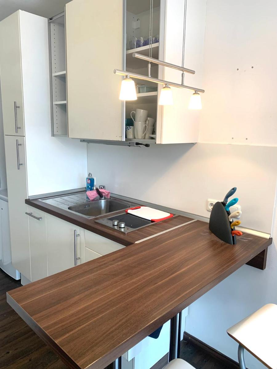 Luxurious Apartment , Next to University&amp; WIFI, Free Parking, Bed&amp;Matress - Housity