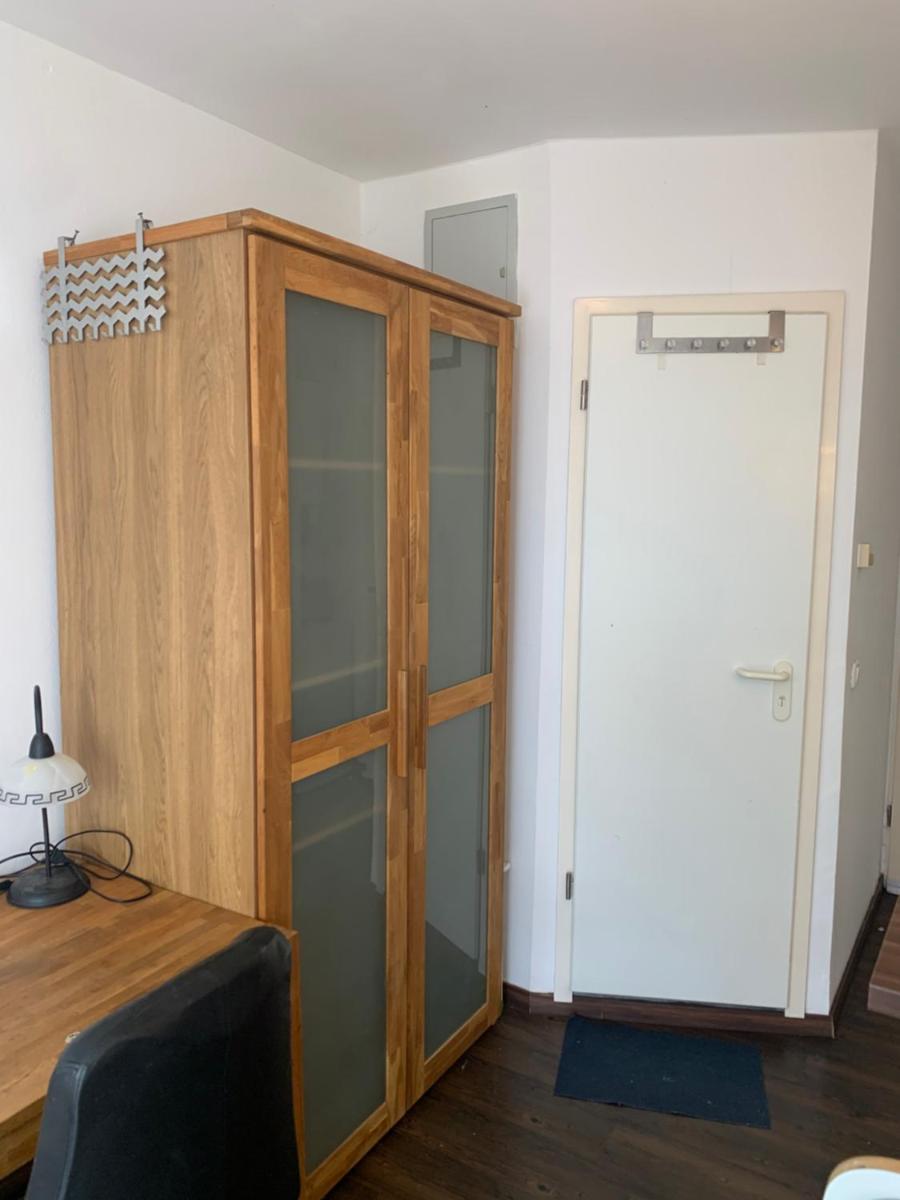 Luxurious Apartment , Next to University&amp; WIFI, Free Parking, Bed&amp;Matress - Housity