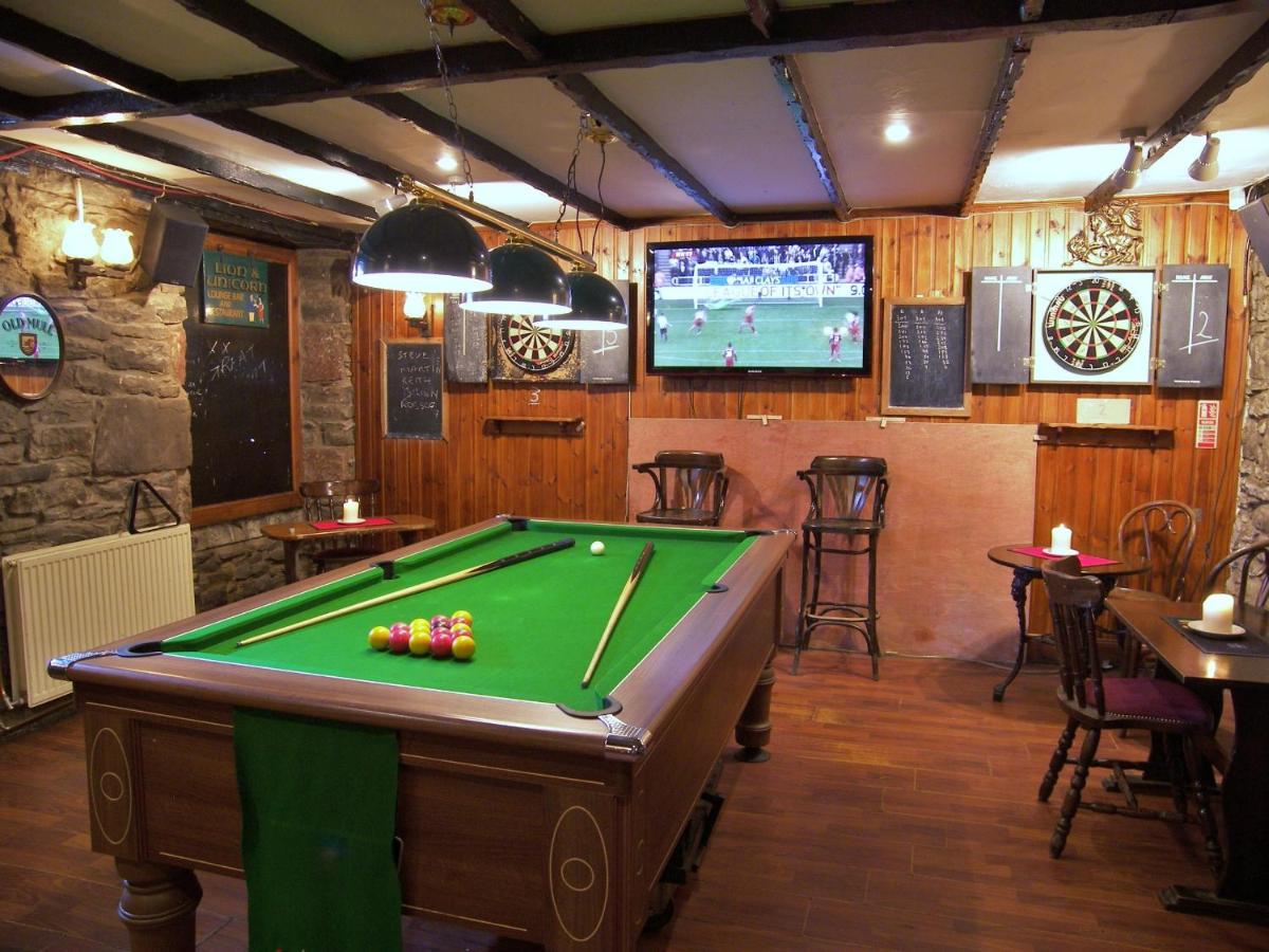 Lion and Unicorn Hotel - Housity