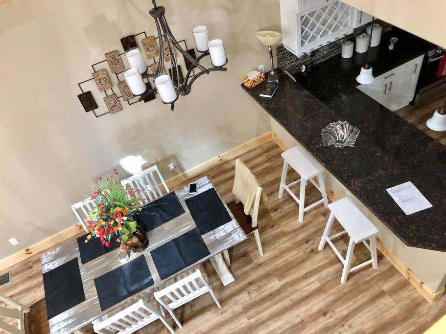 Modern Cabin Get Away - close to APPLE HILL - Housity