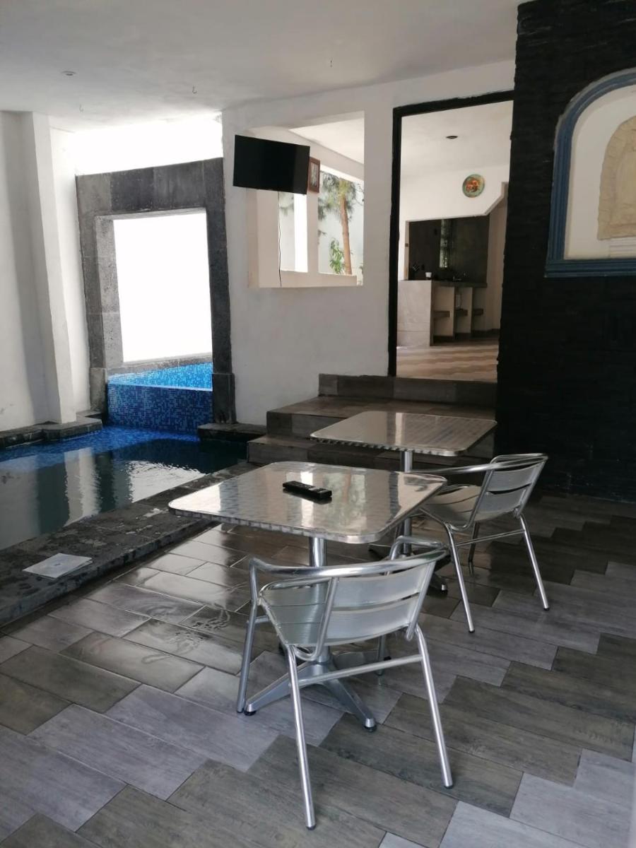 Black & White casa privada con alberca - Housity