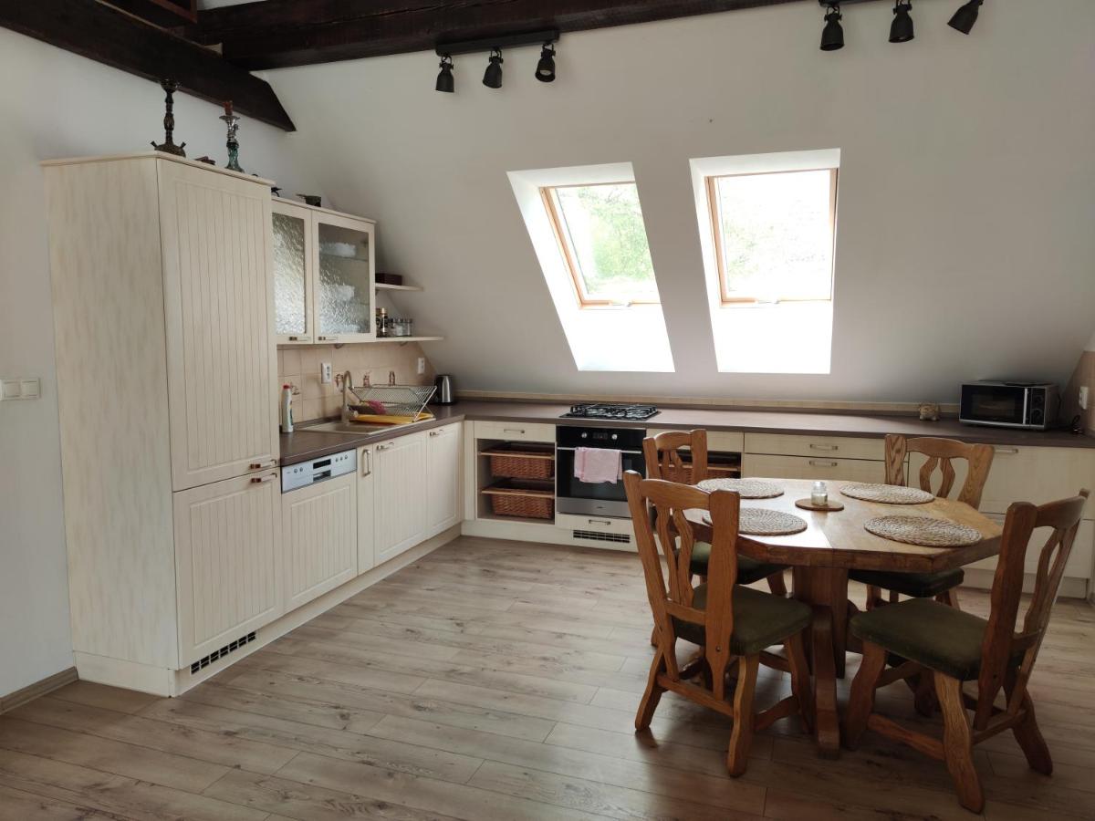 Attic Apartment - Housity