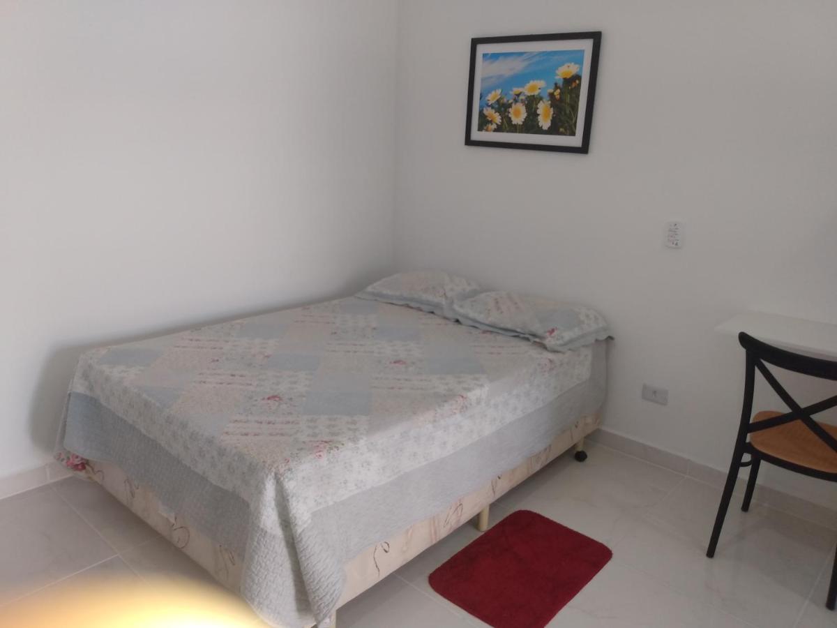 Loft01 com garagem, Wi-fi, 25 min de Aparecida - Housity
