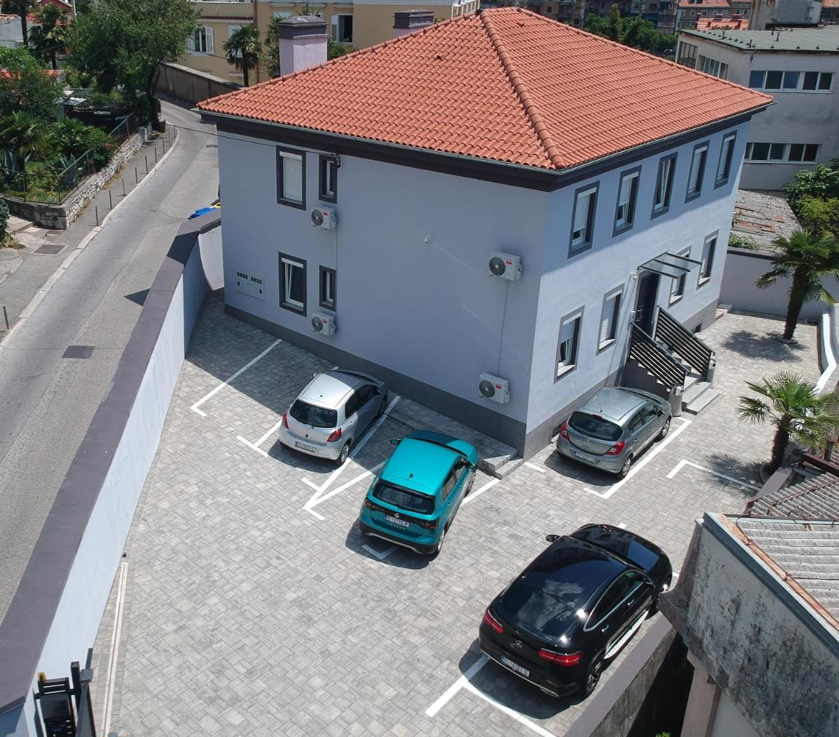 Agostini - Self Check-In Studios - Free Gated Parking On Site - Housity