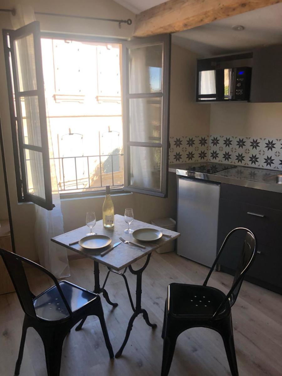 ARLES: Studio de la place - Housity
