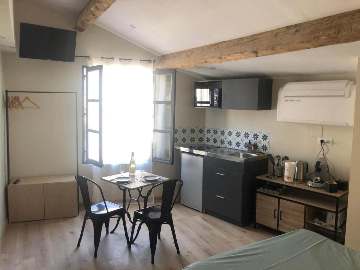 ARLES: Studio de la place - Housity