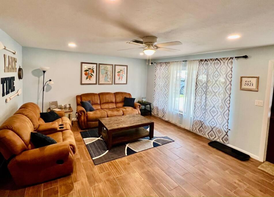 Lake Vibe Hangout “On Lake Time” Lake Placid Fl, Lake Huntley - Housity