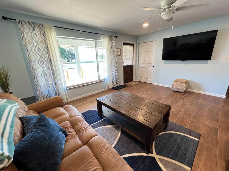 Lake Vibe Hangout “On Lake Time” Lake Placid Fl, Lake Huntley - Housity
