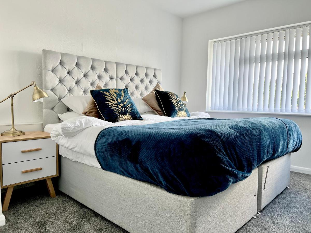 The Lambourne - 2 Bed - Contractors - Corporate stays - Housity