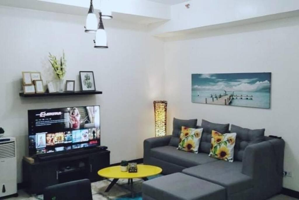 Cozy home in the heart of Makati (2BR in SLP) - Housity