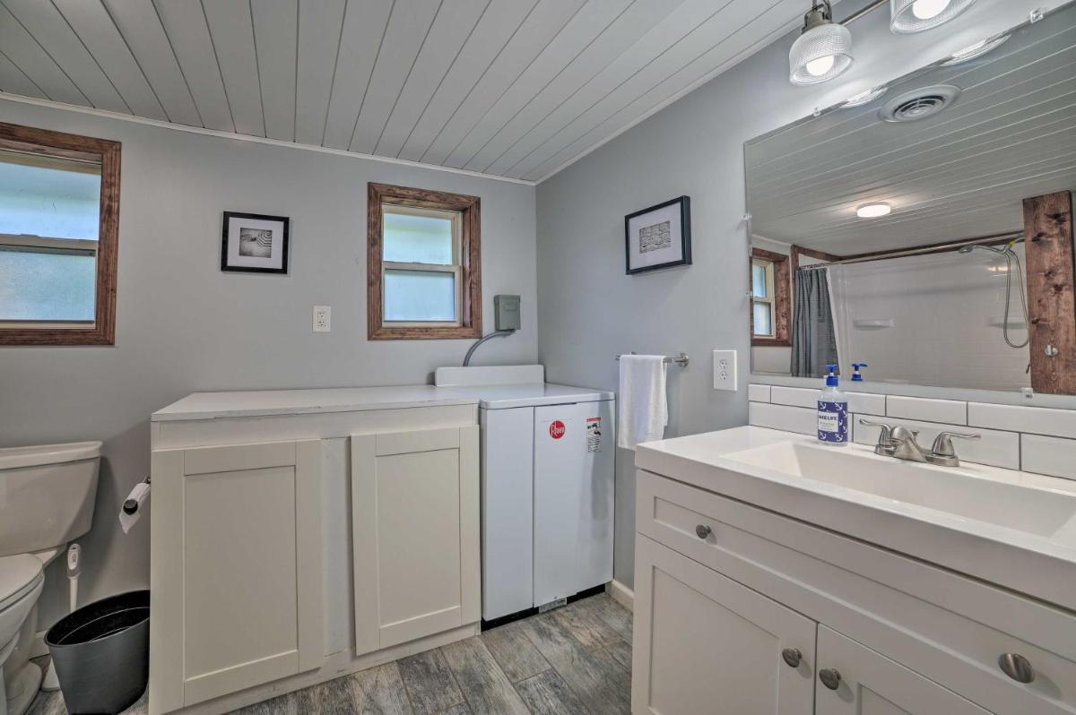 Prudenville Retreat with Yard about 1 Mi to Lake! - Housity