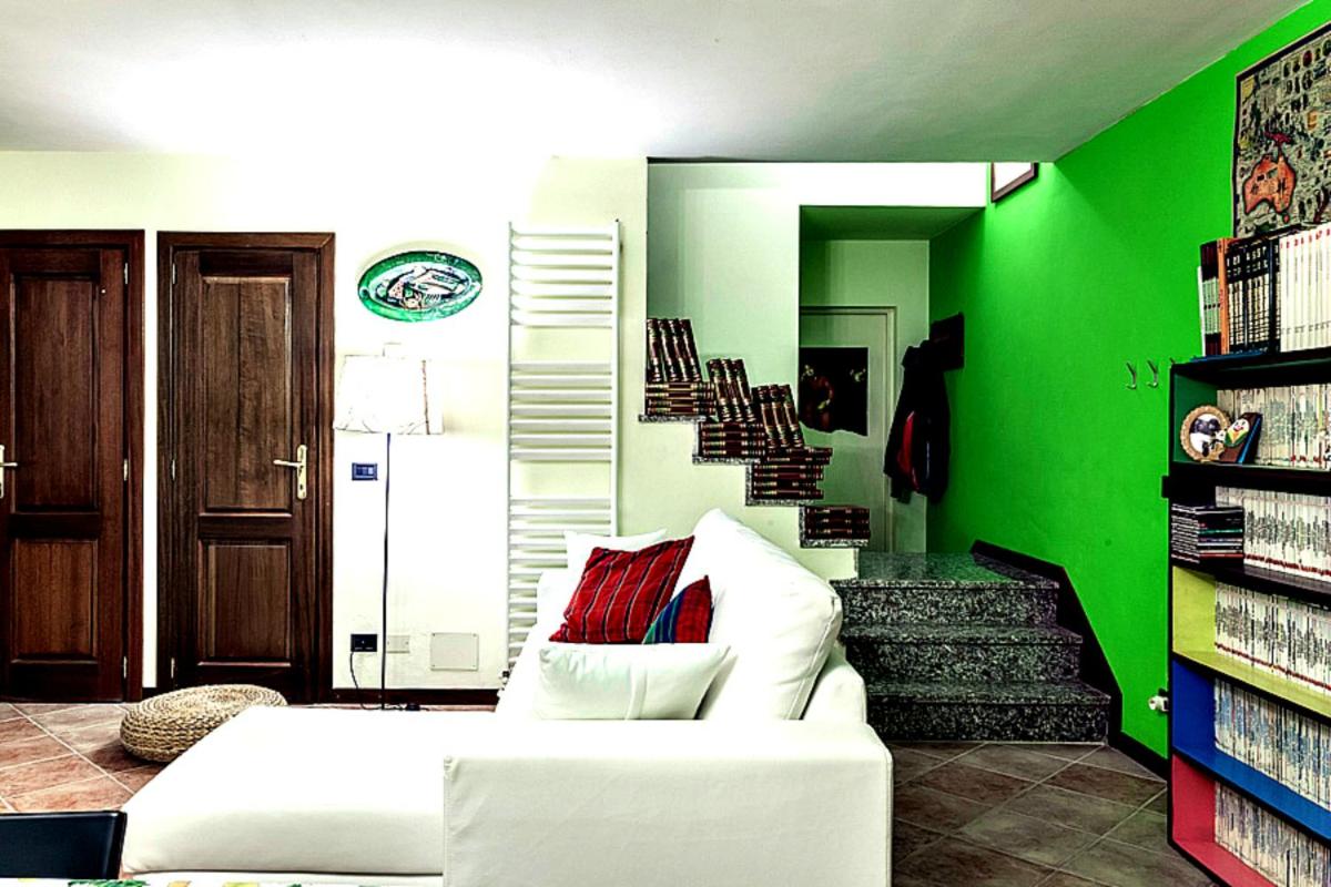 Tavernetta con camino in collina - Housity