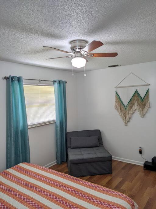 Fully equipped 2 bd/1 ba, 5 minutes from Downtown. - Housity
