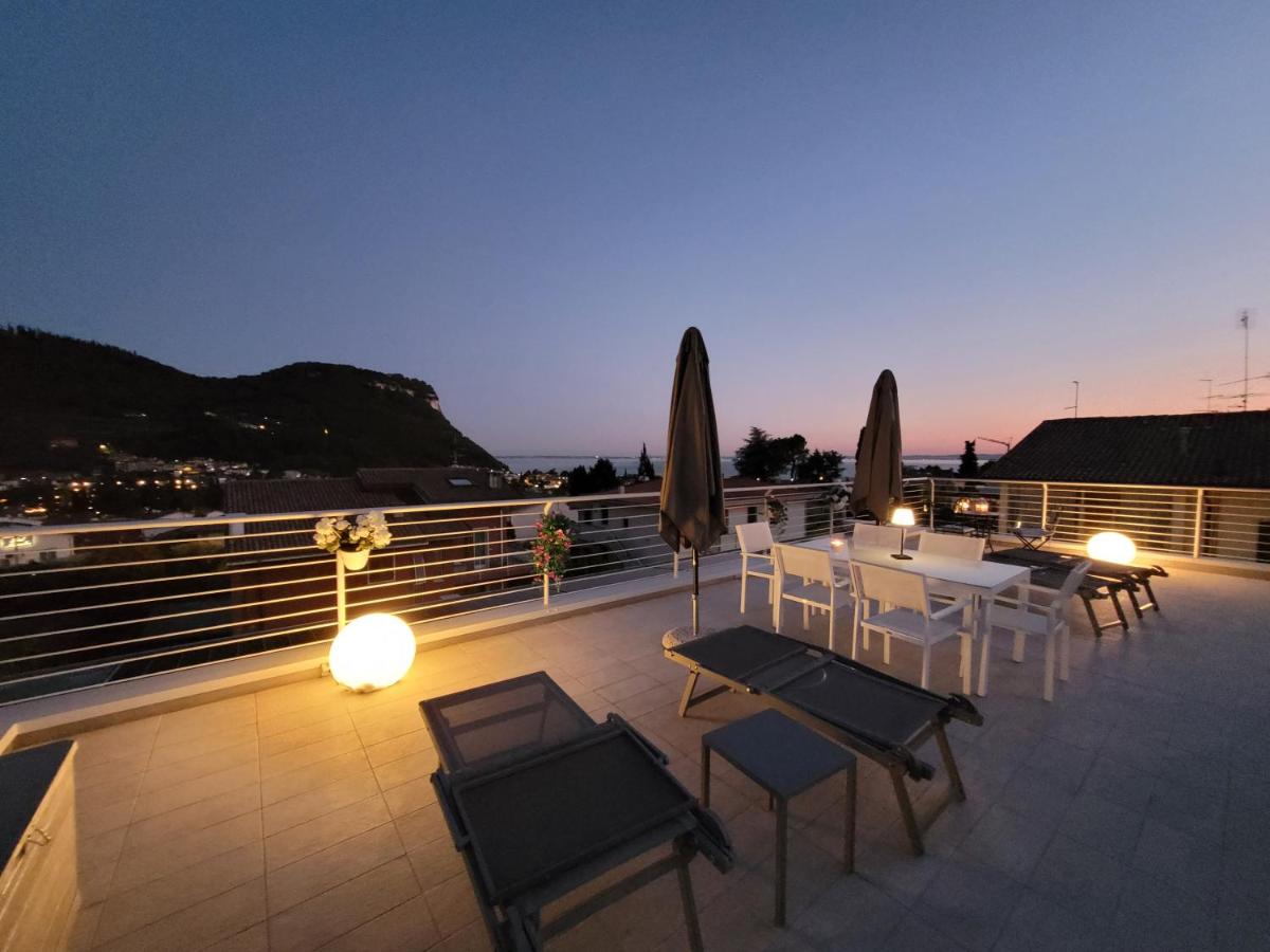 Garda view - Nuovo appartamento con solarium vista lago - Housity