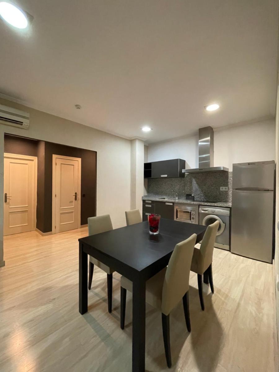 Apartamento con Piscina y Parking - Housity