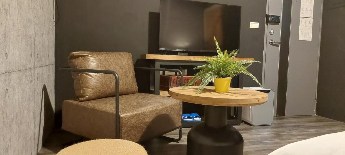 Summer Time Inn - Housity