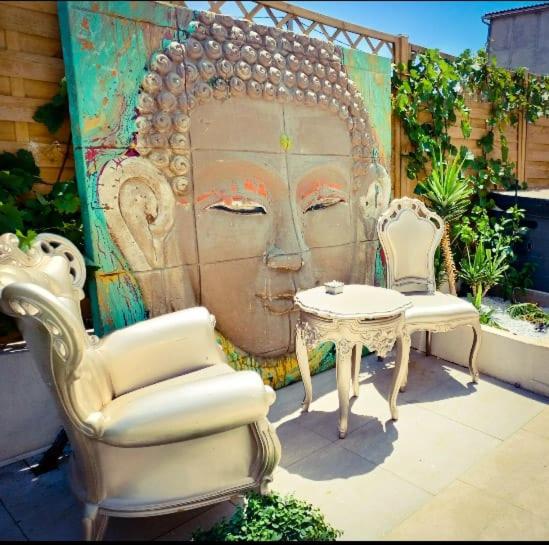 Room For 2 - Housity