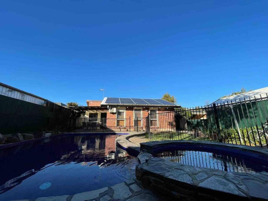 Group house with views of the salt pool and spa - Housity