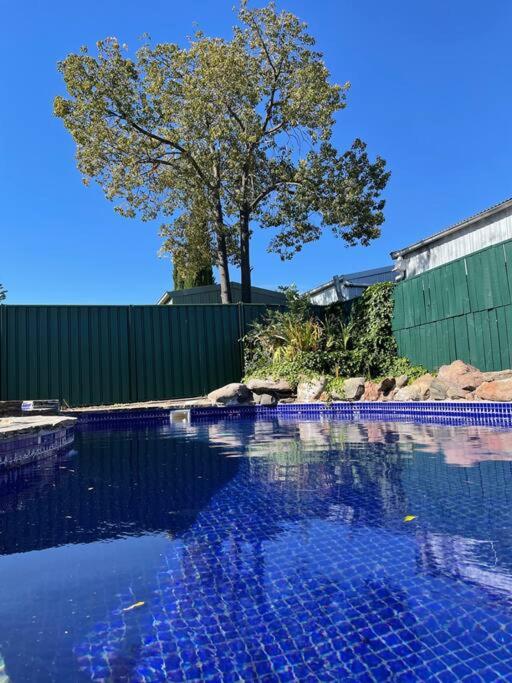 Group house with views of the salt pool and spa - Housity