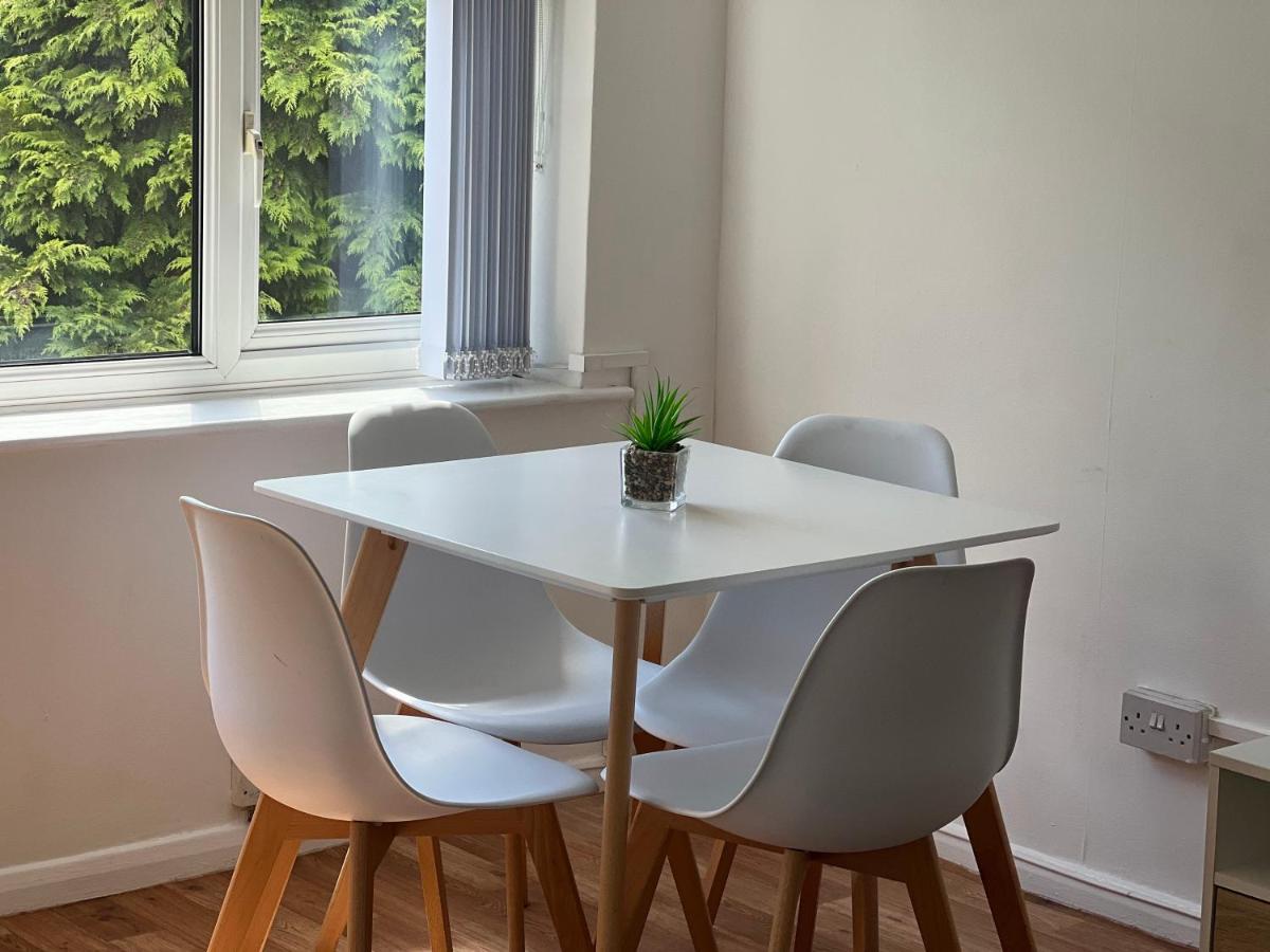 The Lambourne - 2 Bed - Contractors - Corporate stays - Housity