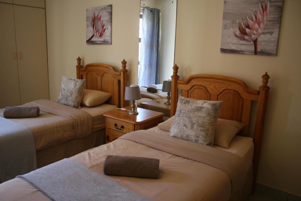 Seabreeze Cabana 12, Victoria Bay, Garden Route - Housity