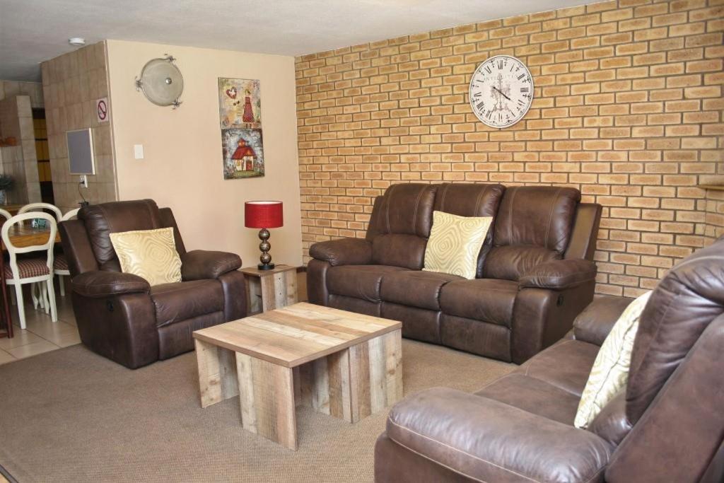 Seabreeze Cabana 12, Victoria Bay, Garden Route - Housity