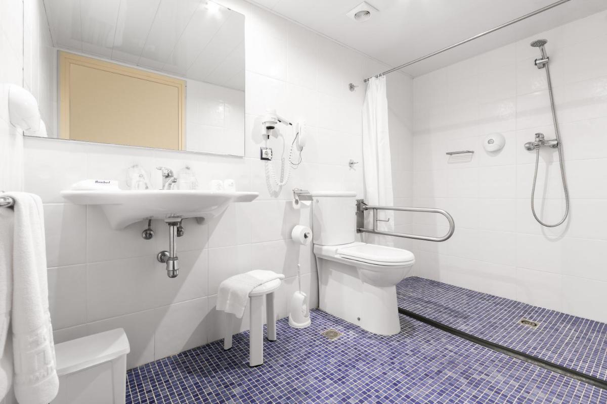 Un baño de Hotel Anabel