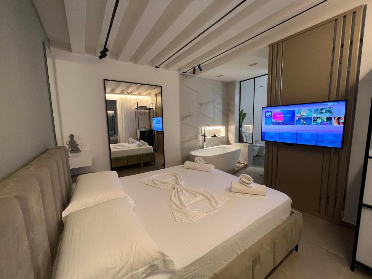 SEA VIEW SUITES Lungomare - Housity