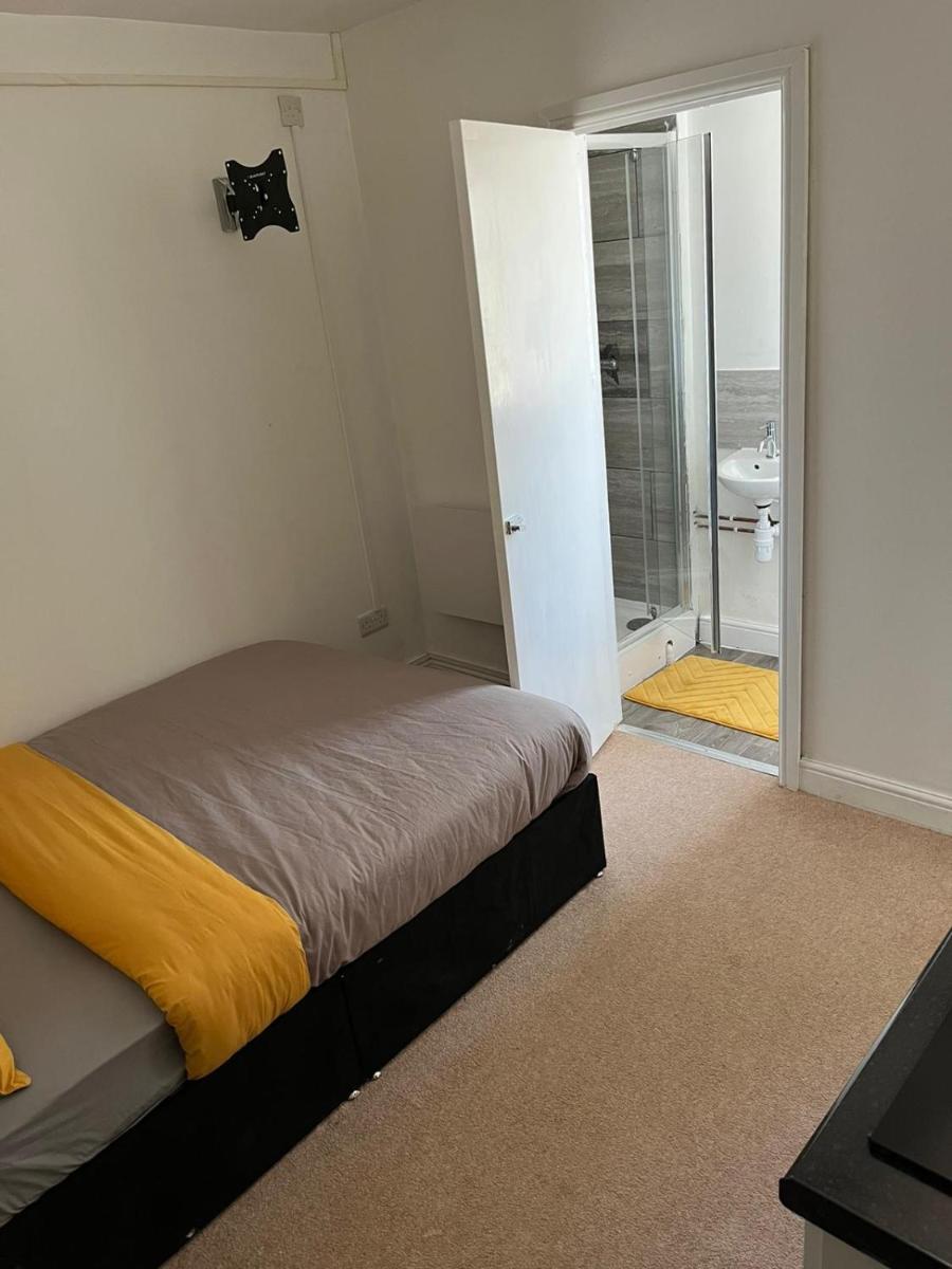 Hatfield SAVE-MONEY Rooms - 10over10 for PRICE! - Housity