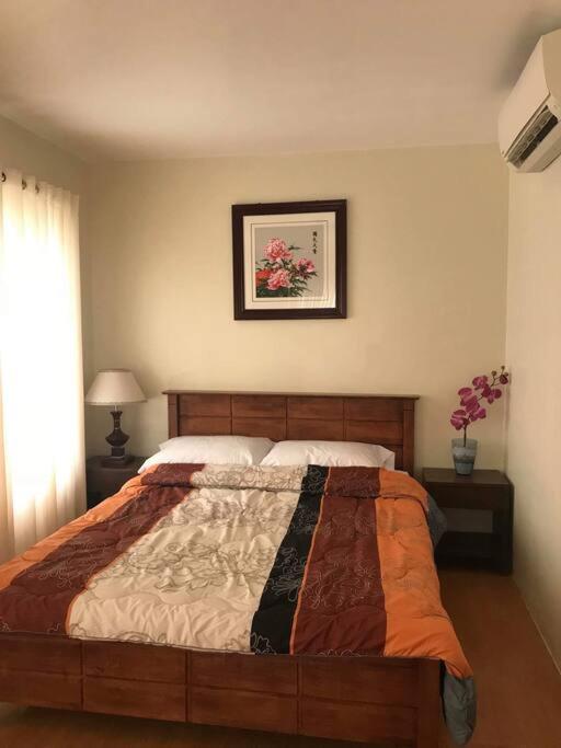 3 Bedrooms 3 Baths Victorian style Townhouse Fully Furnished - Housity