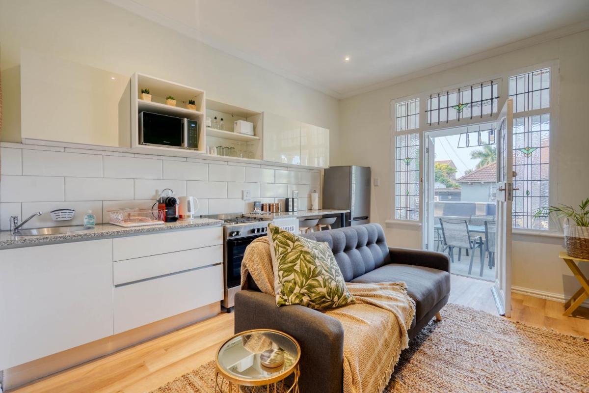Hampton Collection - Charming 1 or 2 Bedroom Apartment with Pool - Housity