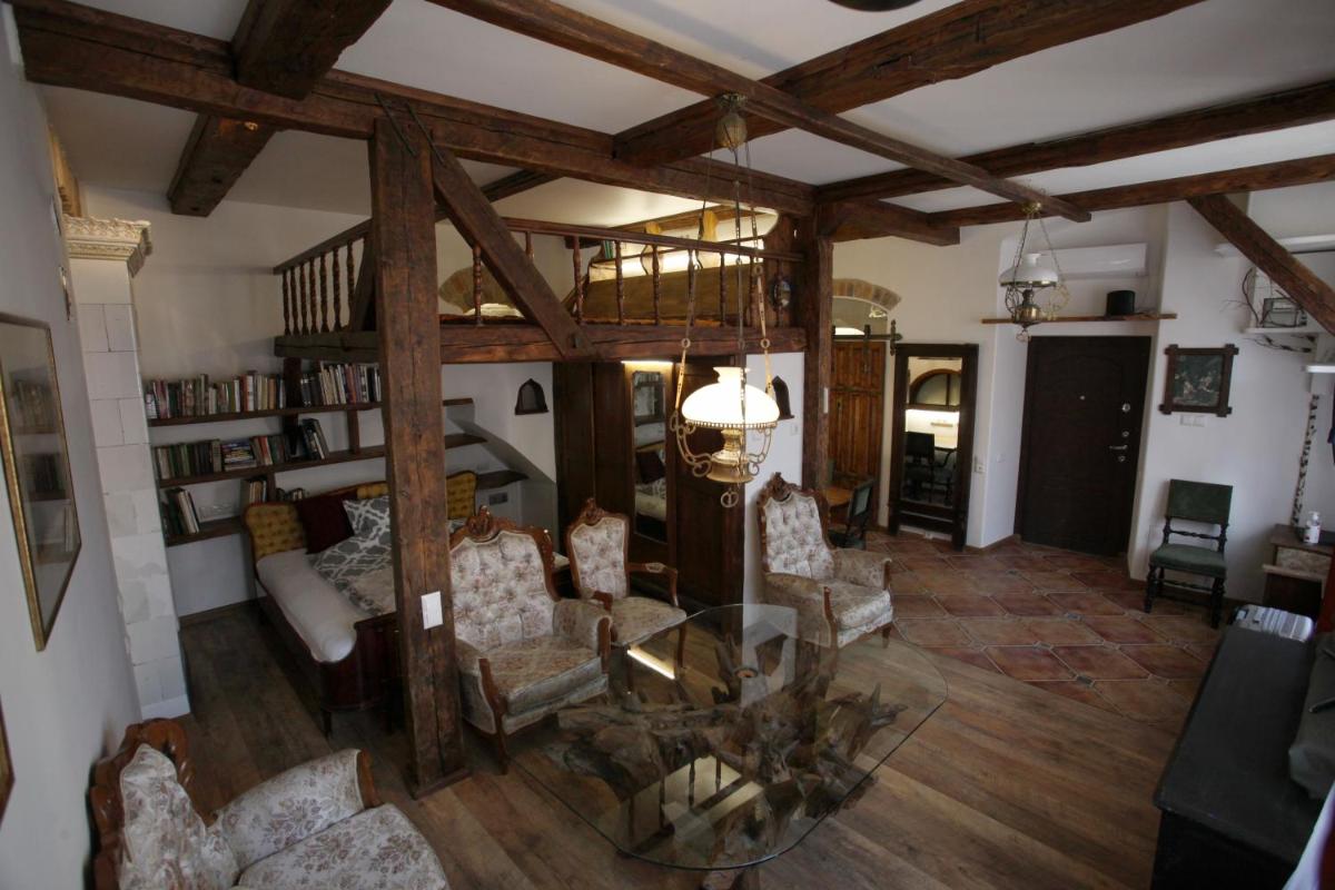 Medieval Super Studio - Housity