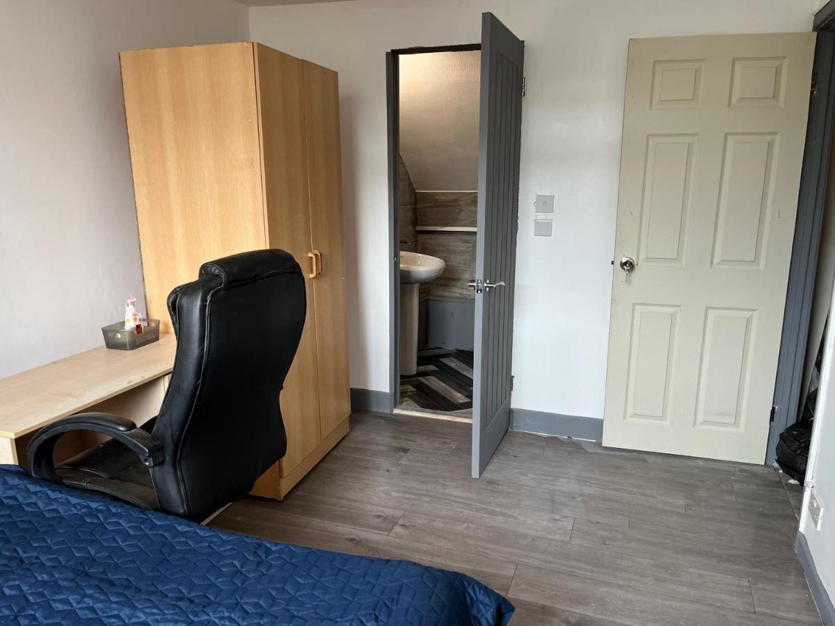 Budget Double En-suite bedroom - Housity