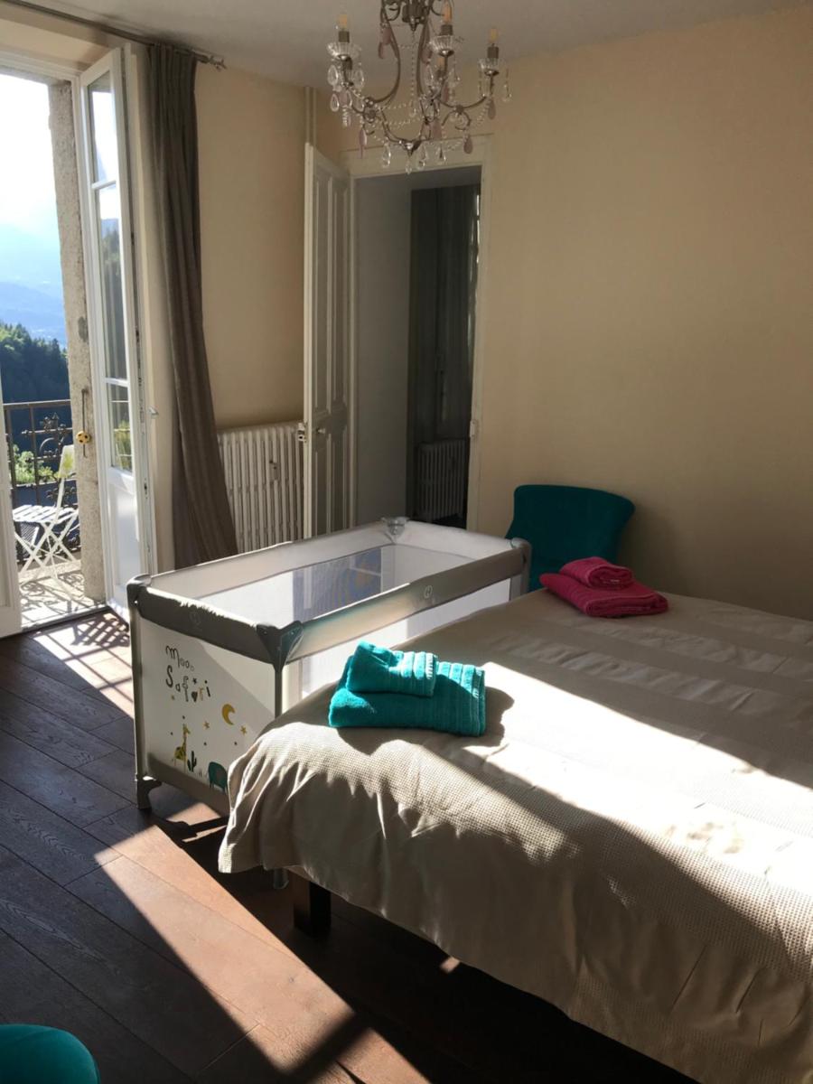 onlysaintg - Apartment Bernadette Spacious 4 bedrooms Great views, 120 m2 Only 500m from the centre and ski lift GREAT YEAR ROUND - Housity