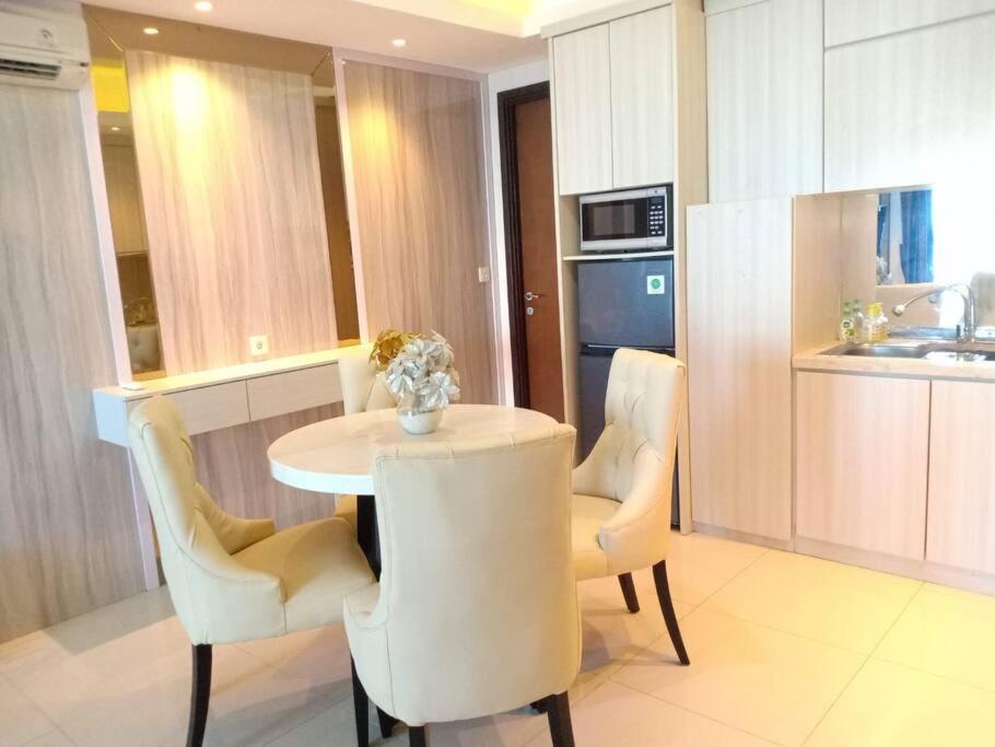 Suitetrails - Best Family Holiday Rent 4bedroom at Agung Pondomoro land Borneo bay city