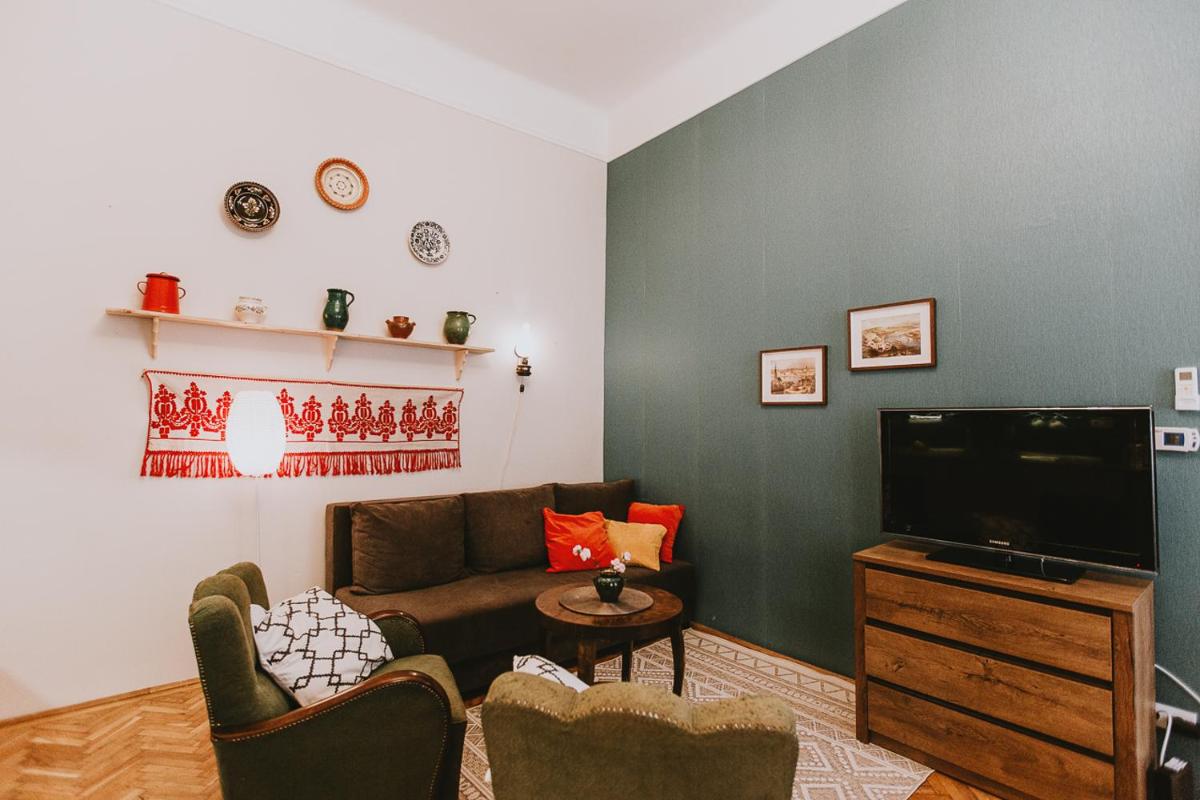 Budapest FOLK Apartment 60sm Spacious and Bright - Housity