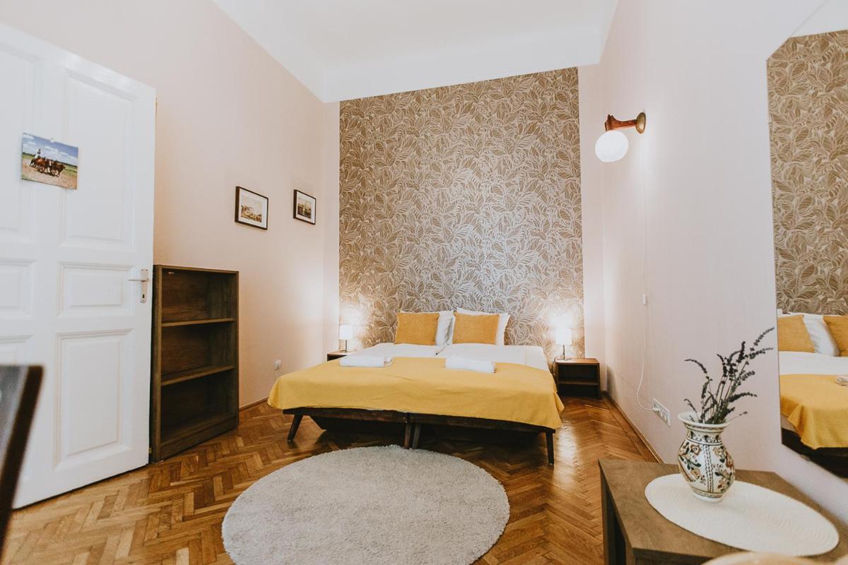 Budapest FOLK Apartment 60sm Spacious and Bright - Housity