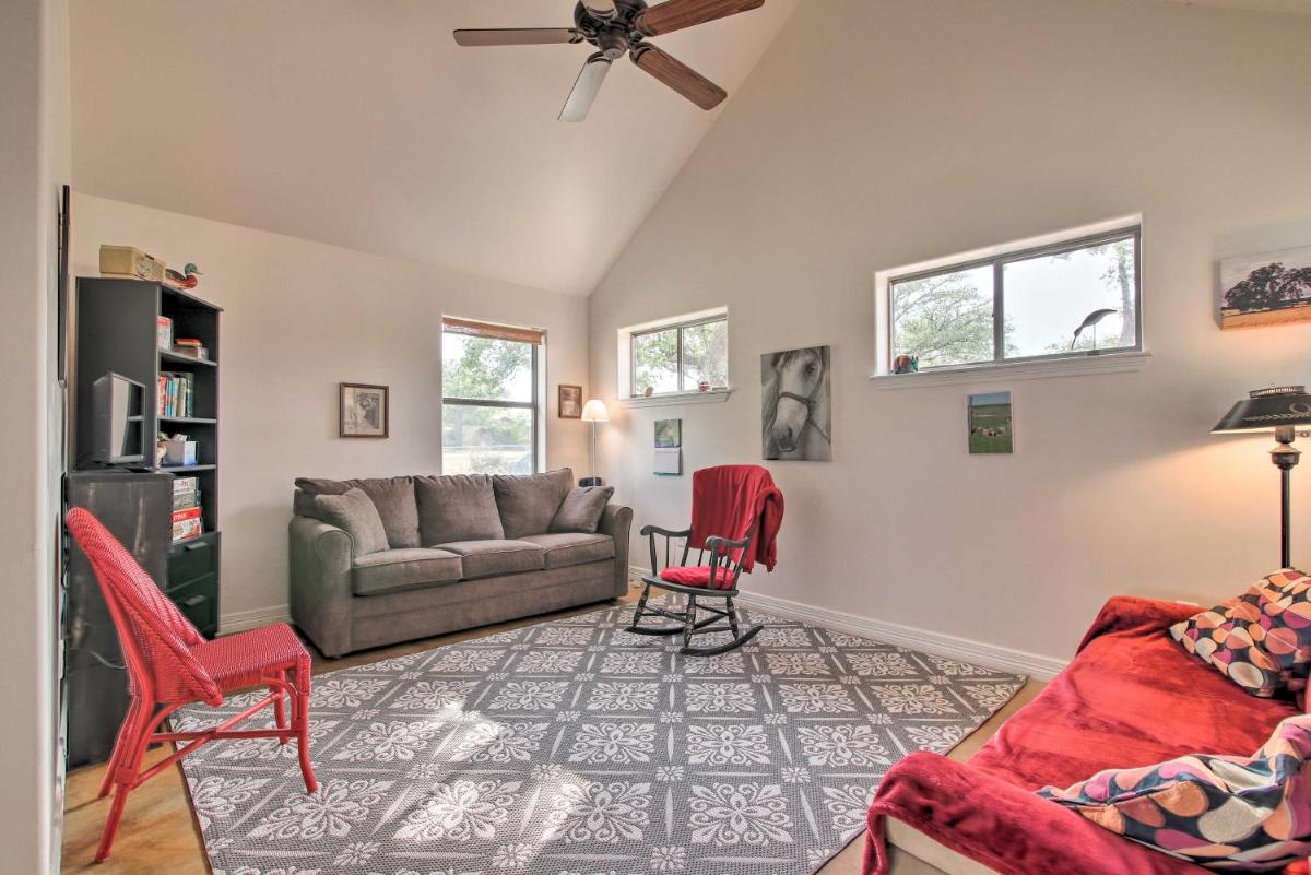 Sunny Lake Buchanan Waterside Studio with Canoe - Housity