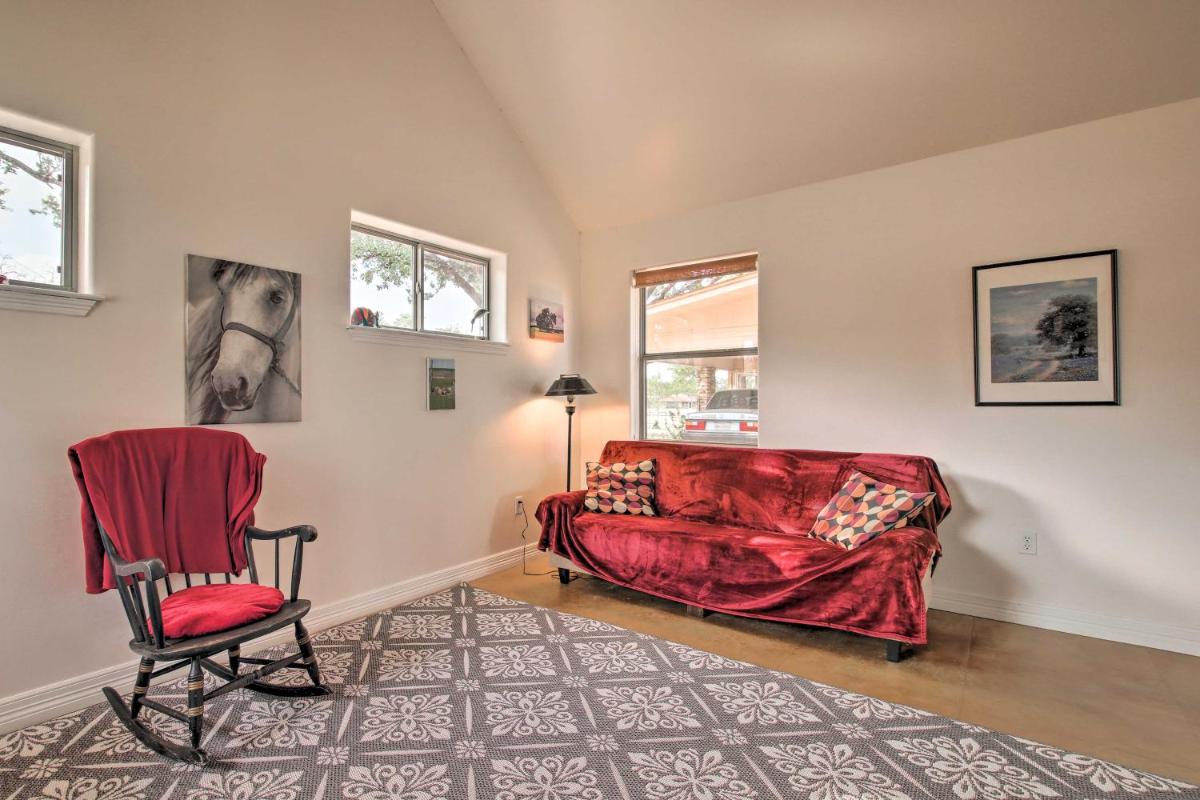 Sunny Lake Buchanan Waterside Studio with Canoe - Housity