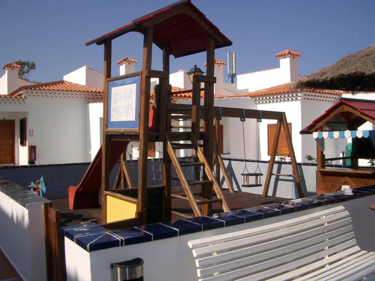 Zona de juegos infantil en Regency Torviscas Apartments and Suites