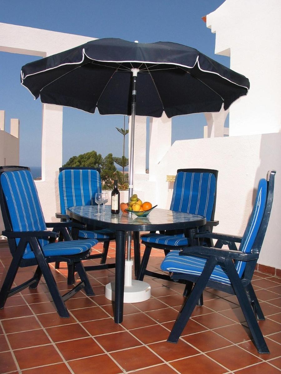 Un patio o zona al aire libre en Regency Torviscas Apartments and Suites