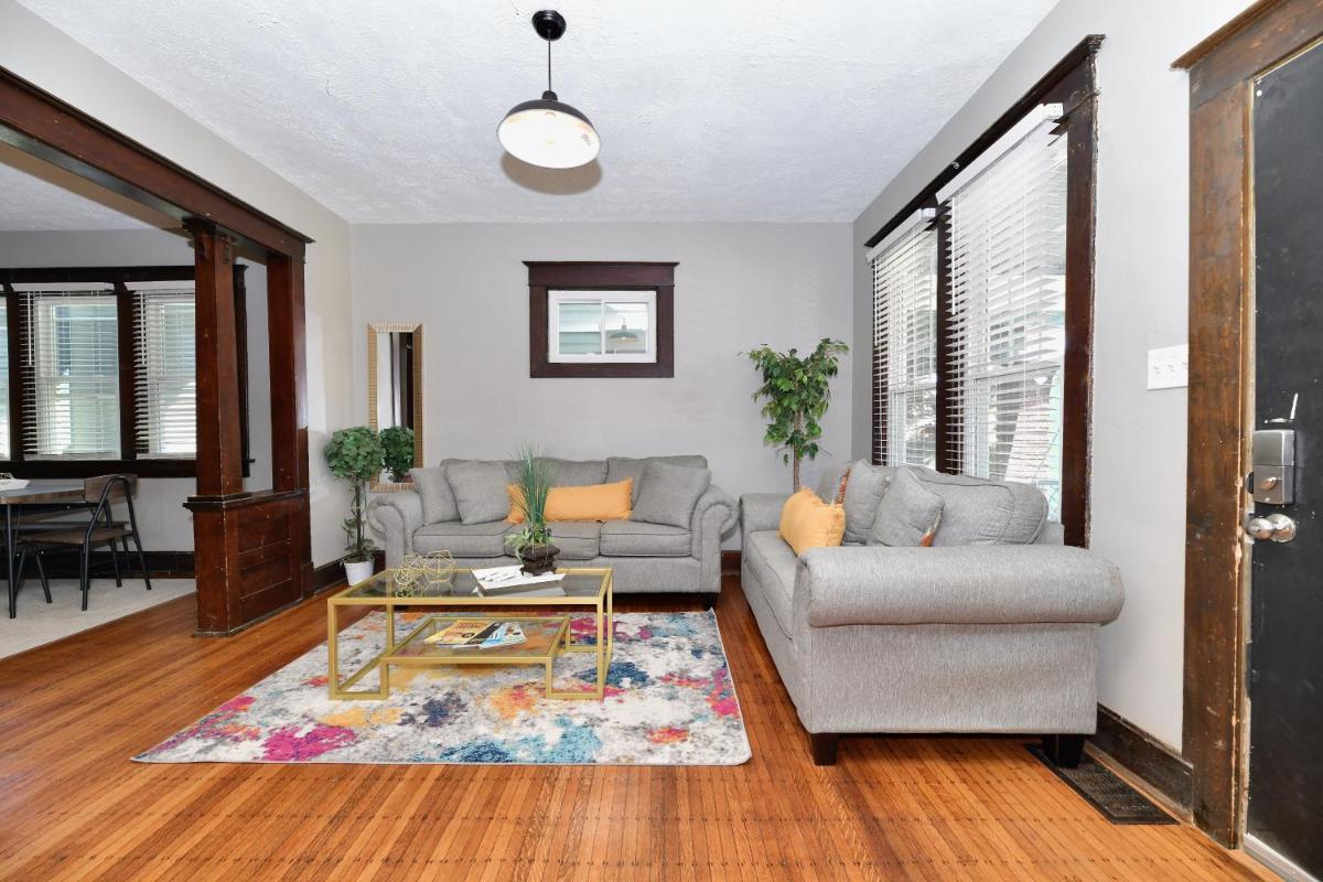2 houses in 1 heart of Fountain Square DT Indy - Housity