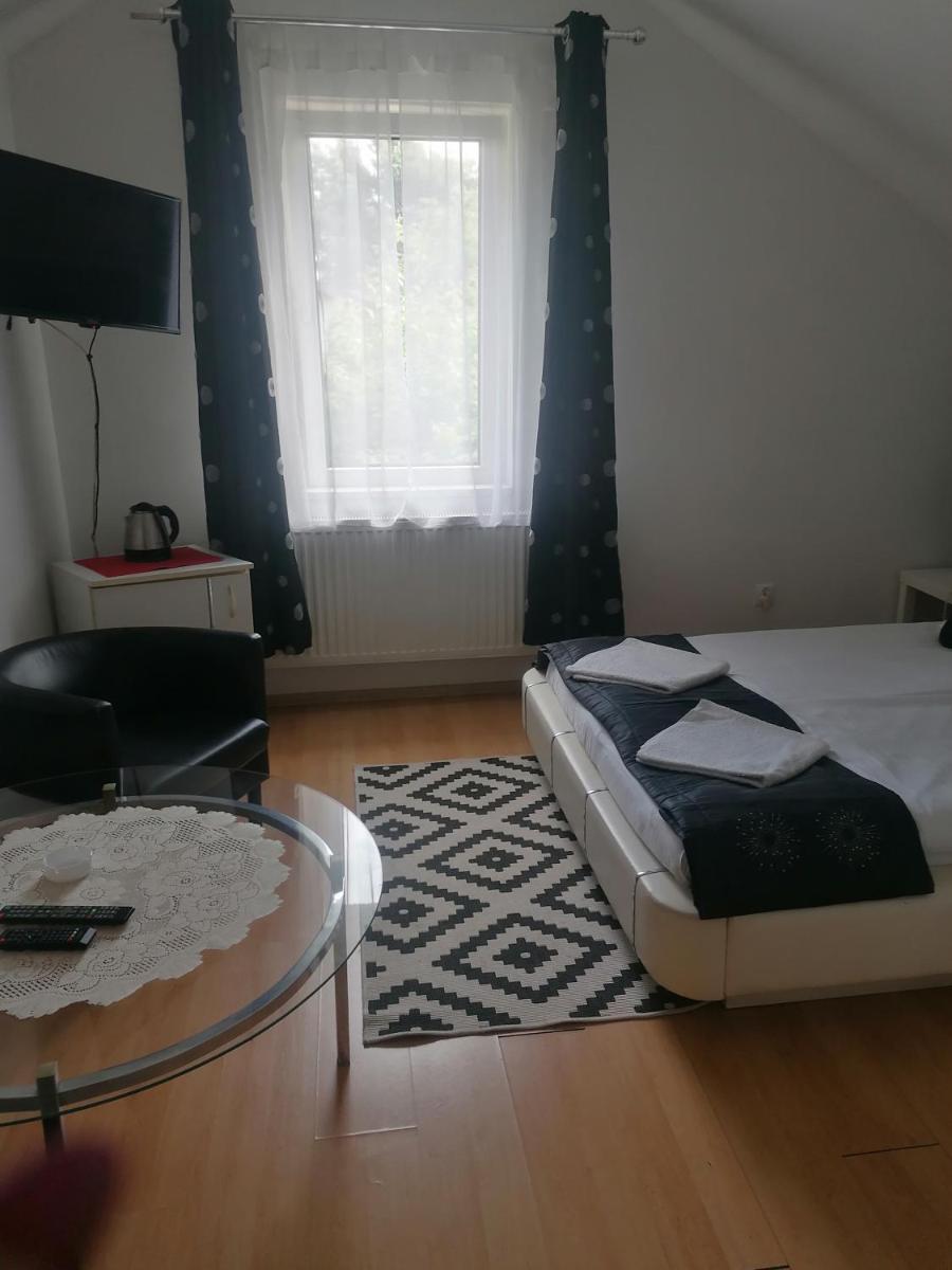 USTRONIE - Housity