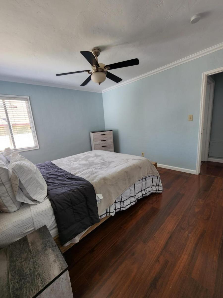 Modern 4 Bed Bungalow San Leandro-Oakland Airport WasherDryer Ideal for Long Term Stay - Housity