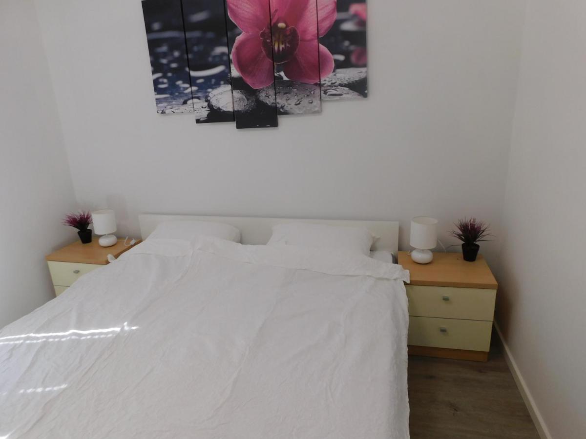 Lara Apartments - Housity