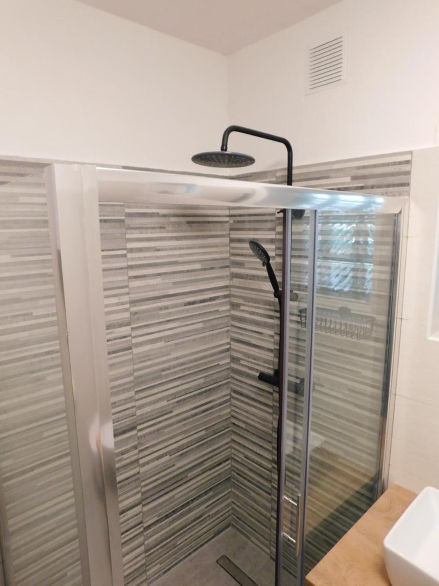 Lara Apartments - Housity