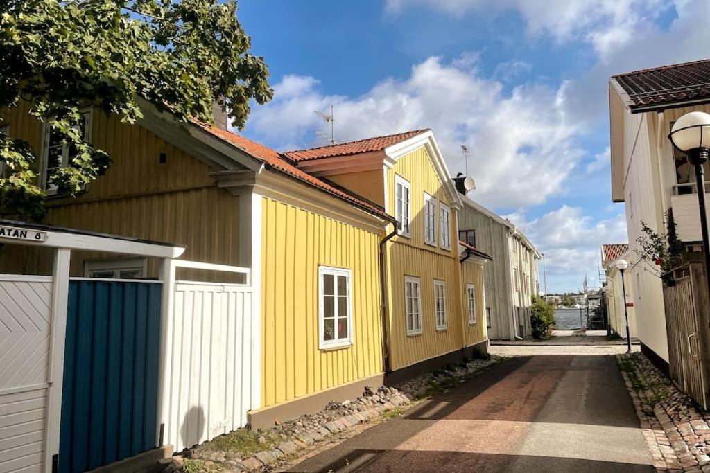 Central lägenhet i 1700-talshus - Housity